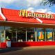 McDonald&rsquo;s teste la livraison de hamburgers à domicile